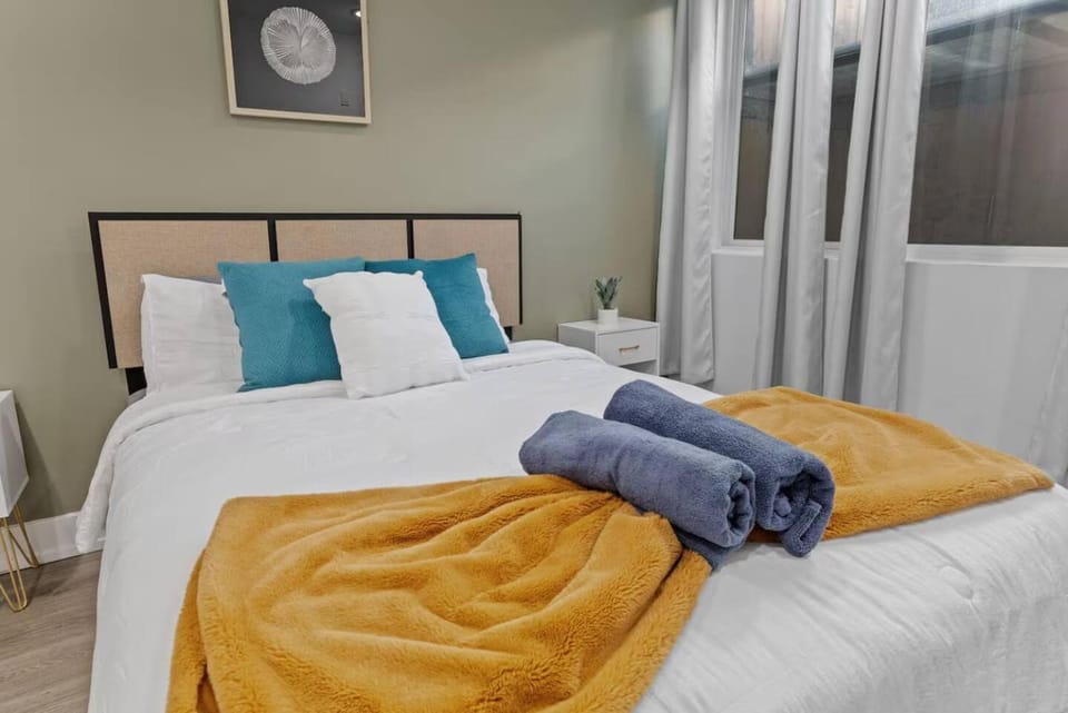 Cozy APT Mini Golf, Basement, Sleeps 8! Apartment in Philadelphia