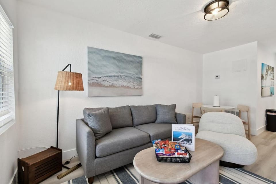 New Treasure Island Gem - Unit 3 Apartment in Madeira Beach