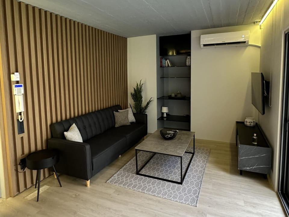 Palmyra Suite - Luxury Retreat in Athens Riviera Apartment in Vouliagmeni