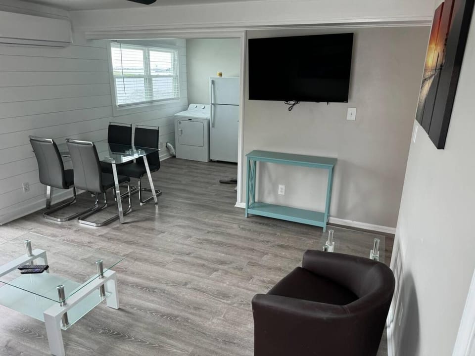 Sunset-bay condo #4! -2BR/1 BA-2nd floor (no dogs) Apartment in Brigantine