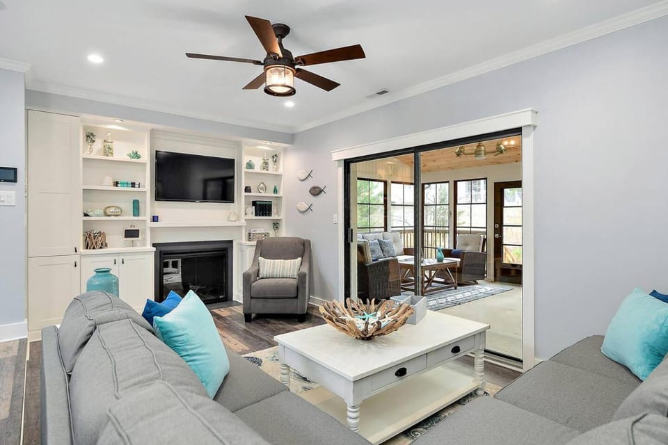 TV and multimedia, Living room, fireplace