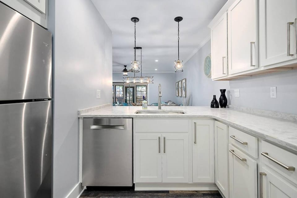 Kitchen or kitchenette, dishwasher