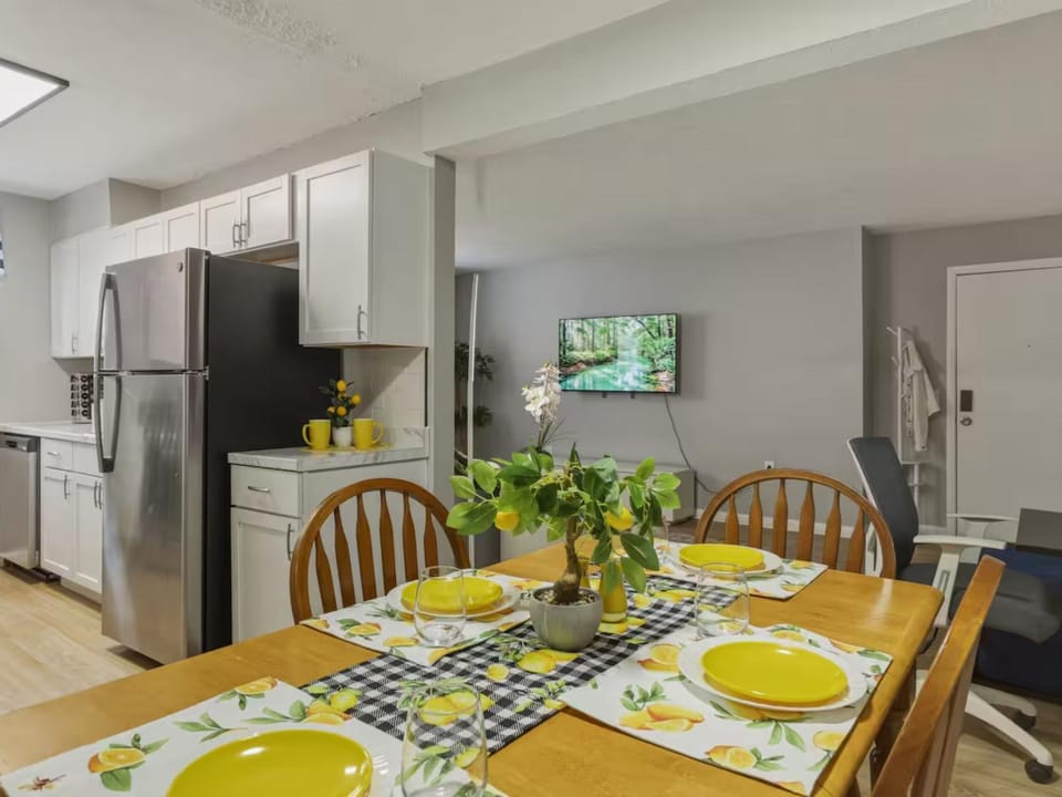 Dining area, kitchen
