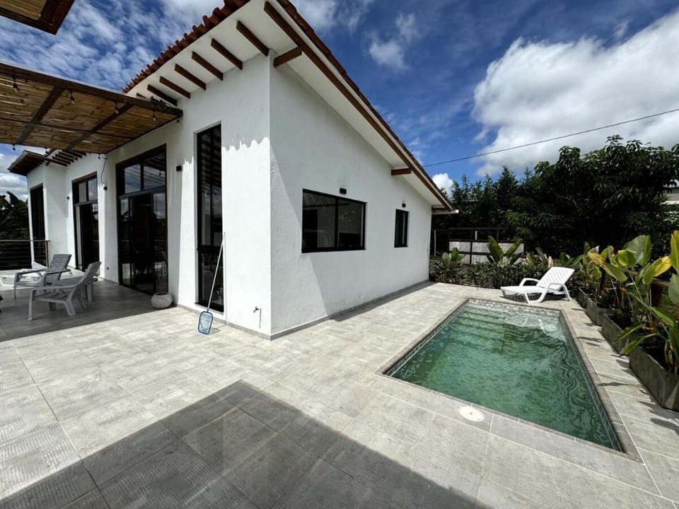 Casa campestre en el eje cafetro, piscina, fogata y naturaleza House in Quindio, Colombia