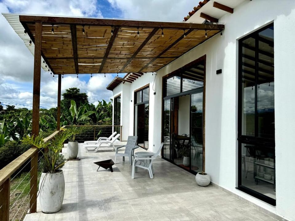 Casa campestre en el eje cafetro, piscina, fogata y naturaleza House in Quindio, Colombia