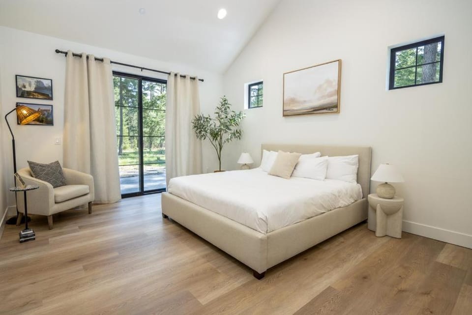 Near Park, Game Room, Suncadia Pool Access House in Roslyn