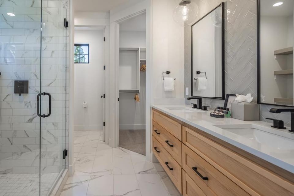 Near Park, Game Room, Suncadia Pool Access House in Roslyn