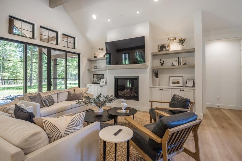 Near Park, Game Room, Suncadia Pool Access House in Roslyn