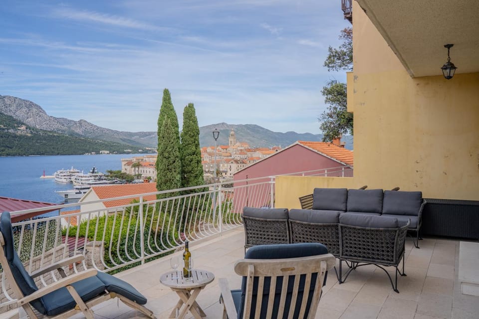 Balcony/Terrace, City view, Mountain view, Sea view