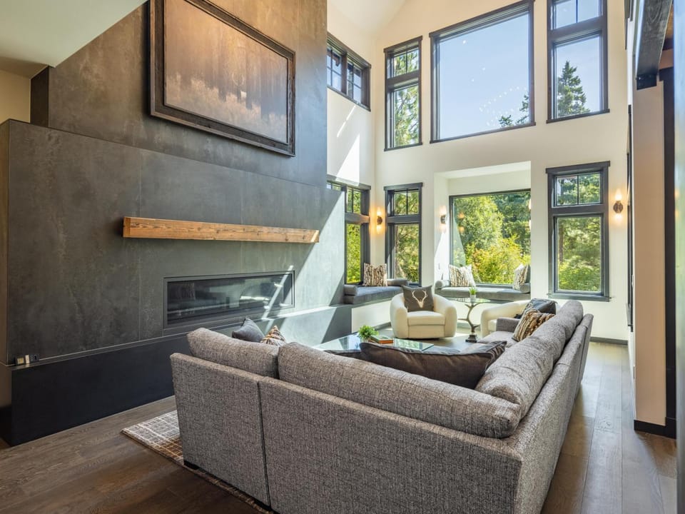 Theater, Bunks, Hot Tub & Suncadia Pool Access House in Ronald