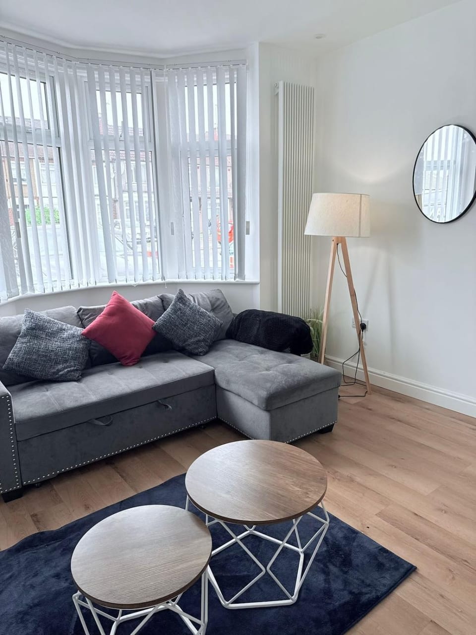 CosyHome in West Midlands Sleeps 9 Driveway Free Parking Garden PrimeLocation Apartment in Coventry