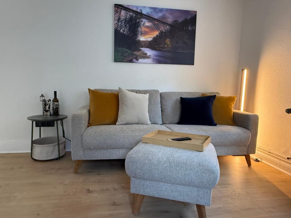 Modern 3 Bedroom Apartment Free Parking Fast WiF Apartment in Wuppertal