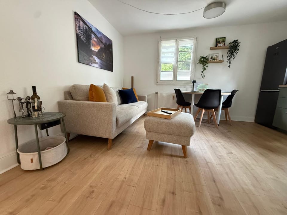 Modern 3 Bedroom Apartment Free Parking Fast WiF Apartment in Wuppertal