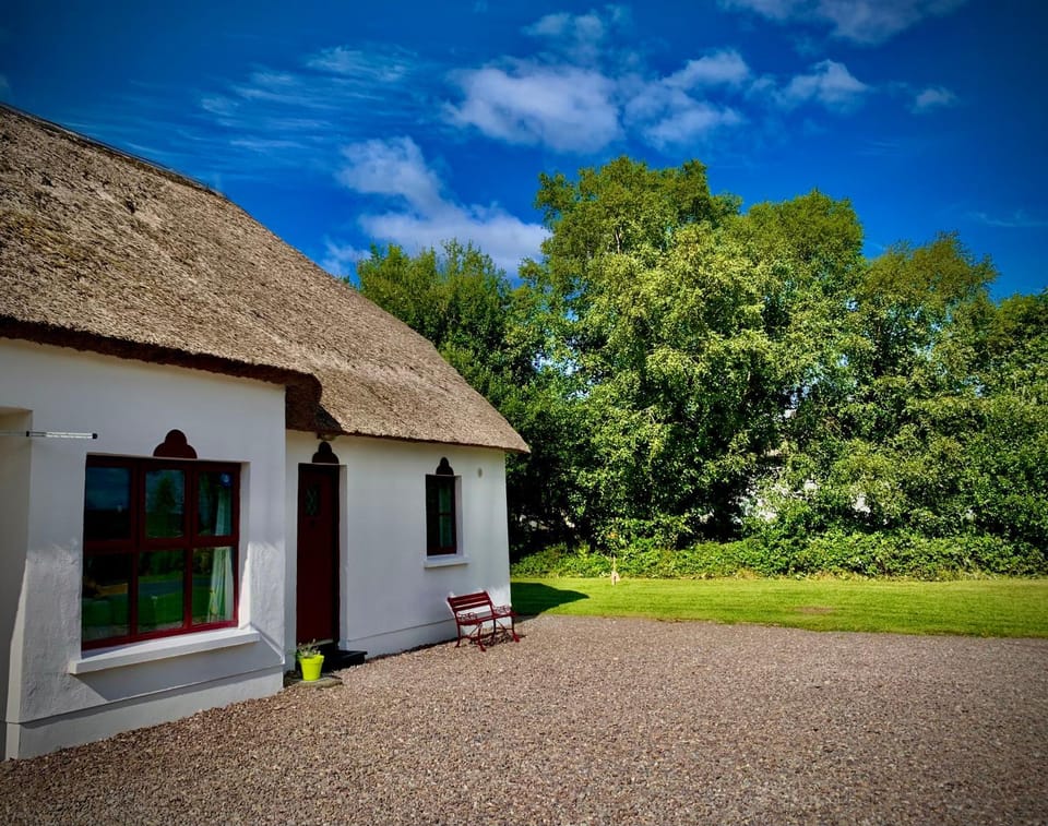 Cottage 33 Old Killarney Village Killarney V93K66X 4 King Beds Sleeps 8 Sharing House in County Kerry