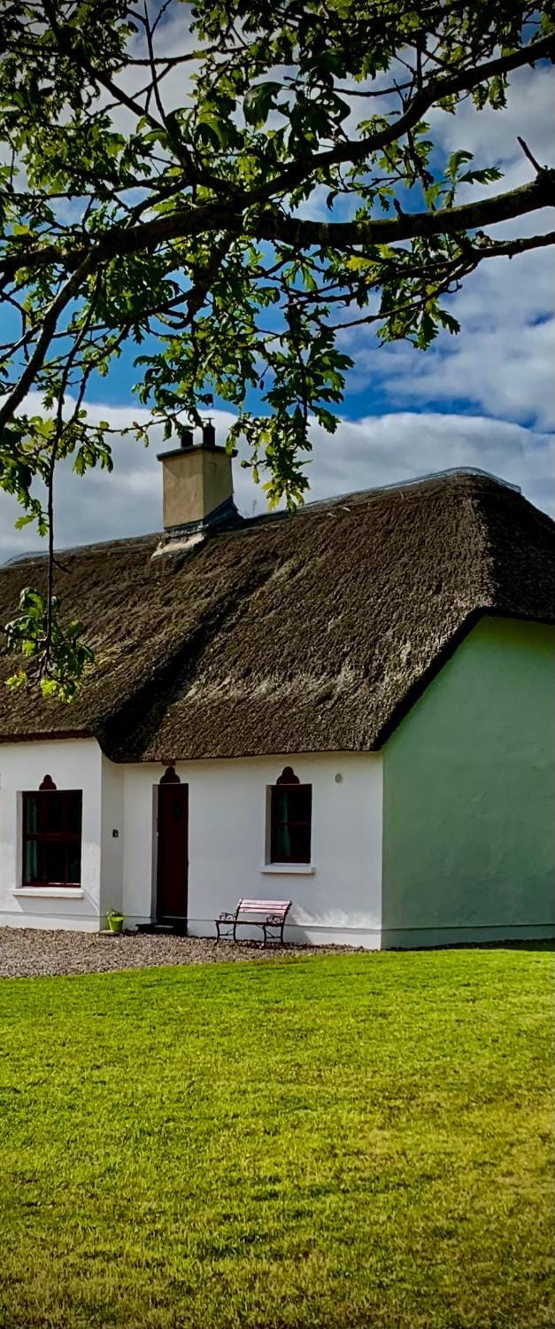 Cottage 33 Old Killarney Village Killarney V93K66X 4 King Beds Sleeps 8 Sharing House in County Kerry