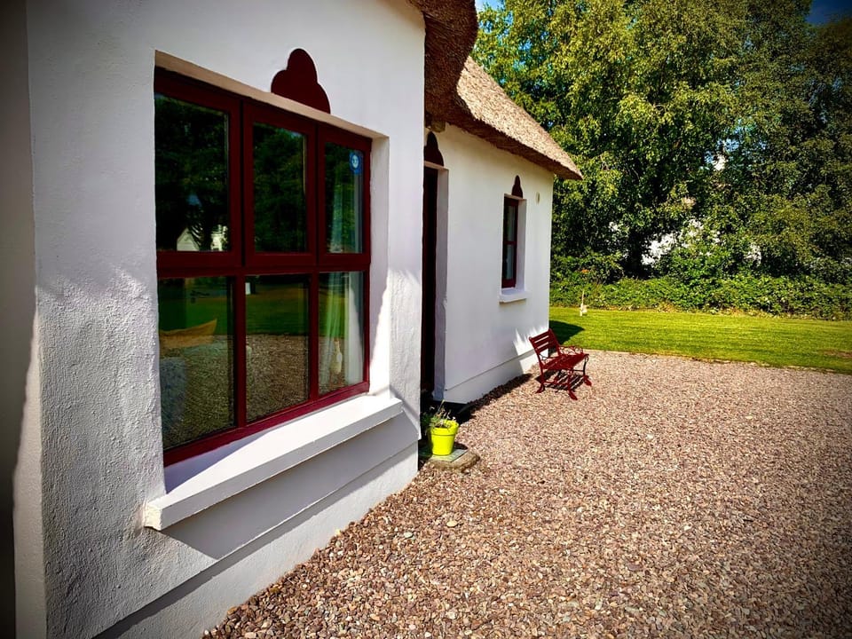 Cottage 33 Old Killarney Village Killarney V93K66X 4 King Beds Sleeps 8 Sharing House in County Kerry