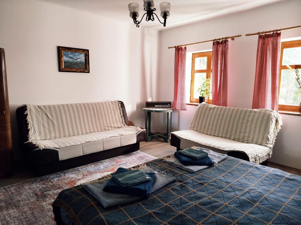 Gaia's Garden - Traditional Slow Living Farmhouse House in Vojvodina