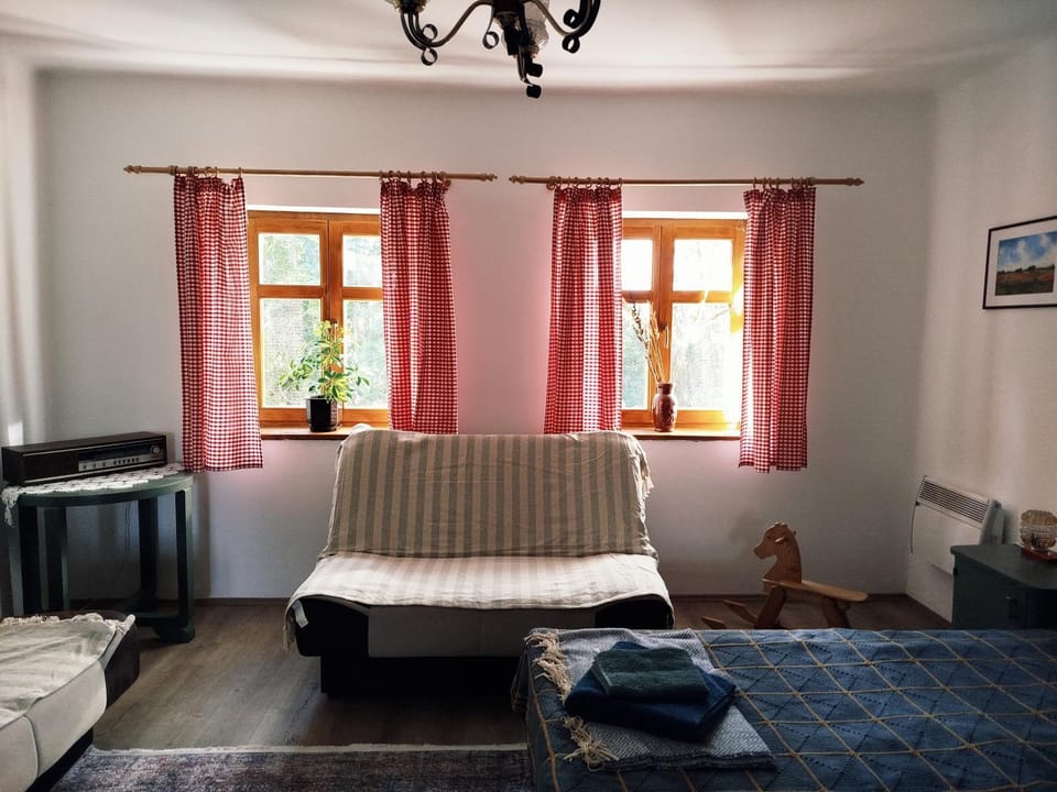 Gaia's Garden - Traditional Slow Living Farmhouse House in Vojvodina