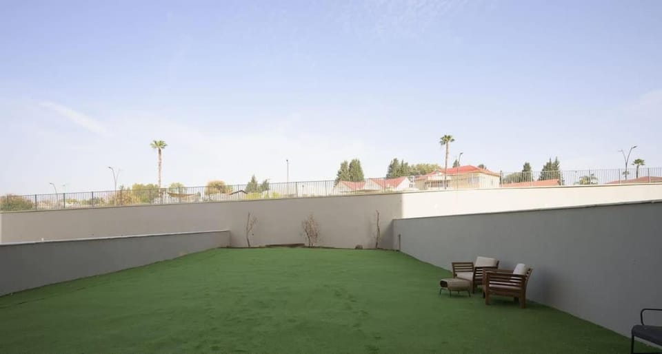 3BDR apt with a huge garden BY MadrigalRentals House in Tiberias