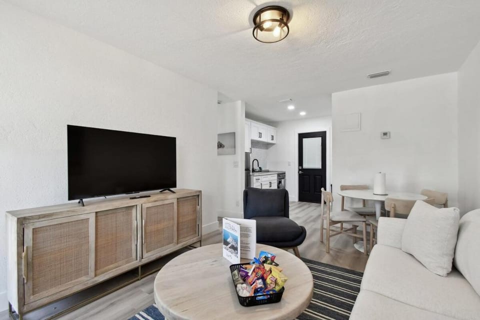 1 Bedroom Treasure Island Getaway Apartment in Madeira Beach