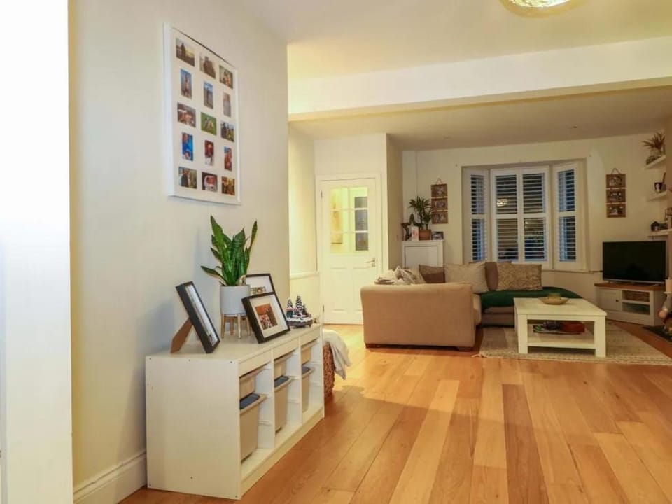 Gordon Avenue - Stunning 3 bed semi-detached Victorian House House in Camberley