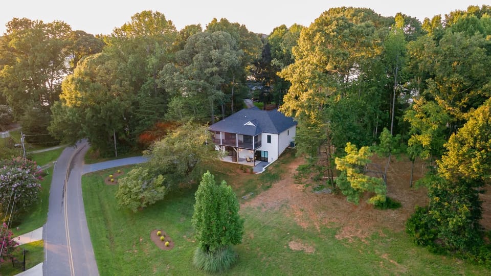 The Birdhouse -3BR Lake House with Dock Access and Fire Pit House in Mooresville