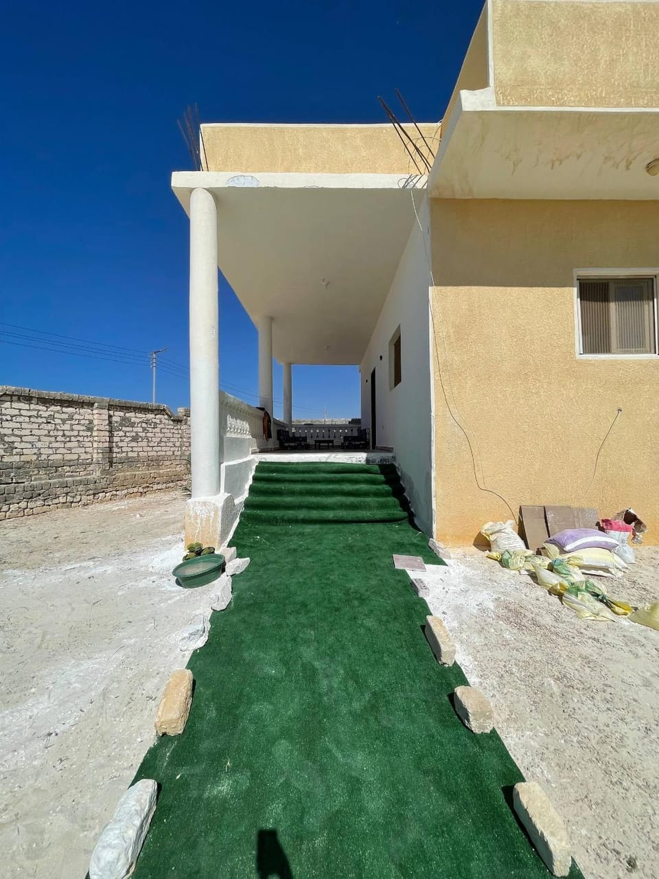 Facade/entrance