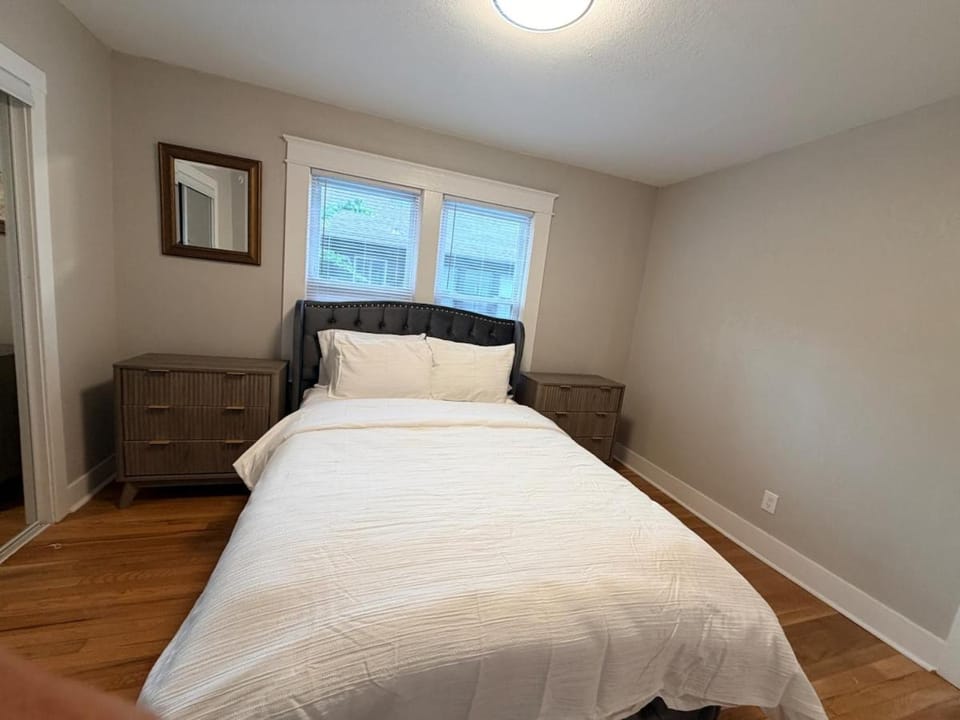 Charming KC retreat-2BR near KU Med House in Kansas City