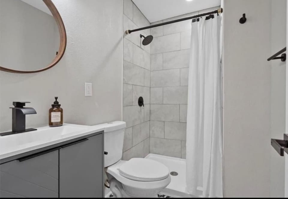 Charming KC retreat-2BR near KU Med House in Kansas City