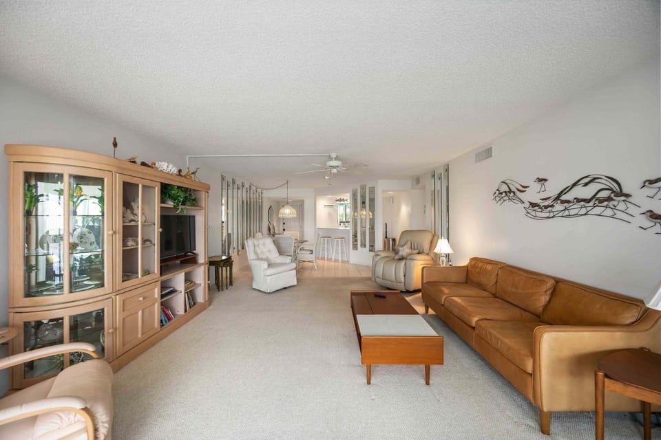 Luxurious 2-Bed 2-Bath Condo in the Halyard Club House in Burnt Store Marina