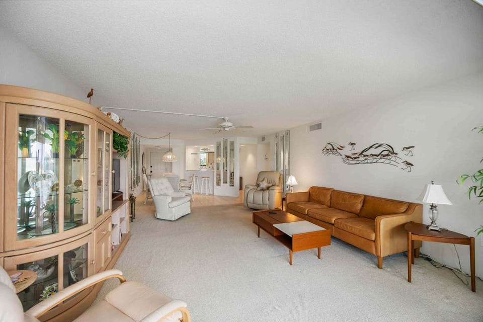 Luxurious 2-Bed 2-Bath Condo in the Halyard Club House in Burnt Store Marina