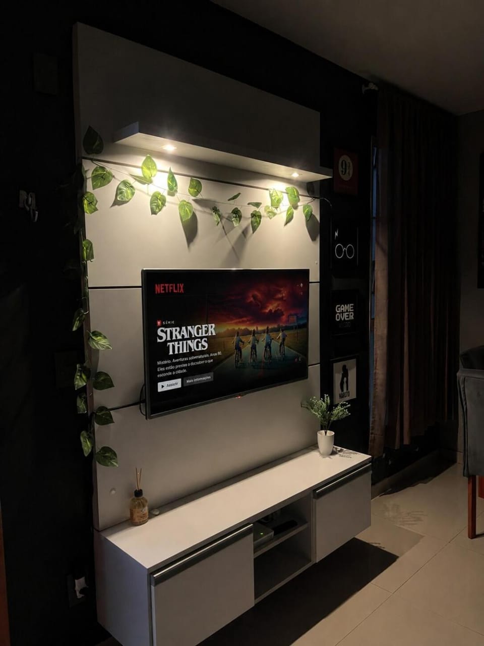 TV and multimedia, Living room, Evening entertainment