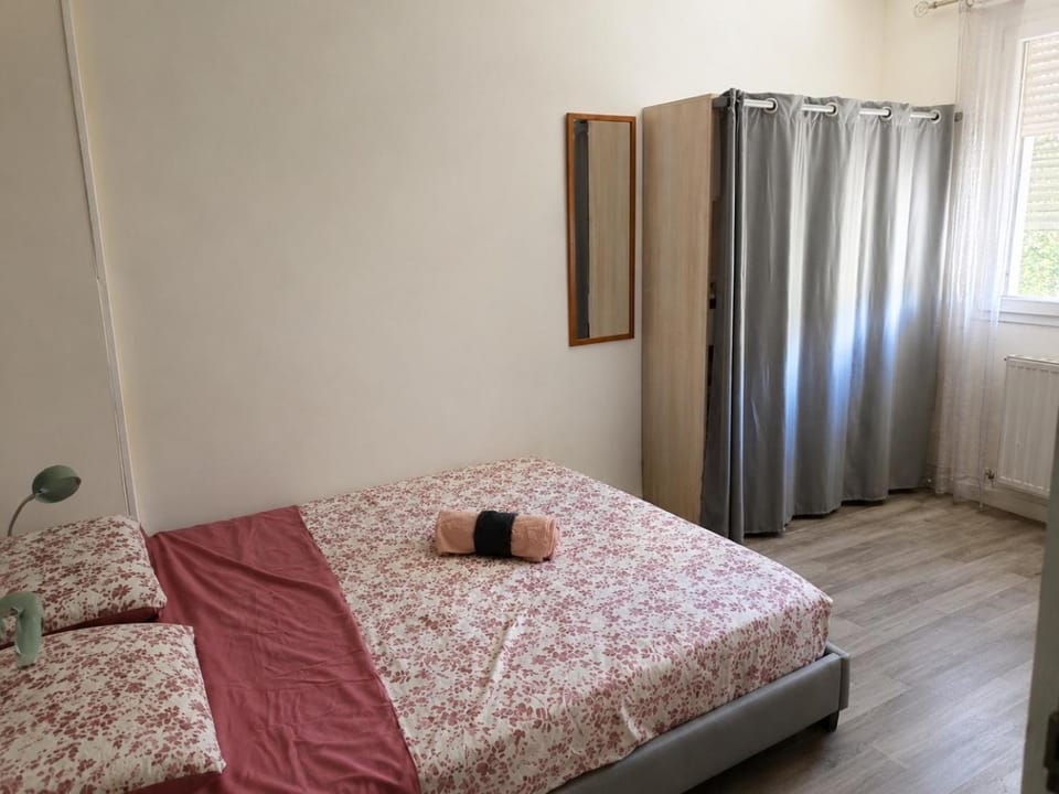 Chambre privée dans une maison avec jardin potager Bed and Breakfast in Alès