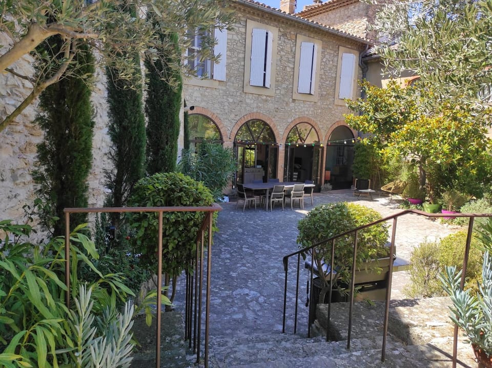 Ancien couvent rénové au cœur de la Provence House in Provence-Alpes-Côte d'Azur