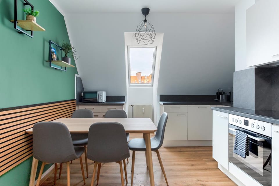 Kitchen or kitchenette, Dining area, dishwasher, minibar, oven, stove, toaster