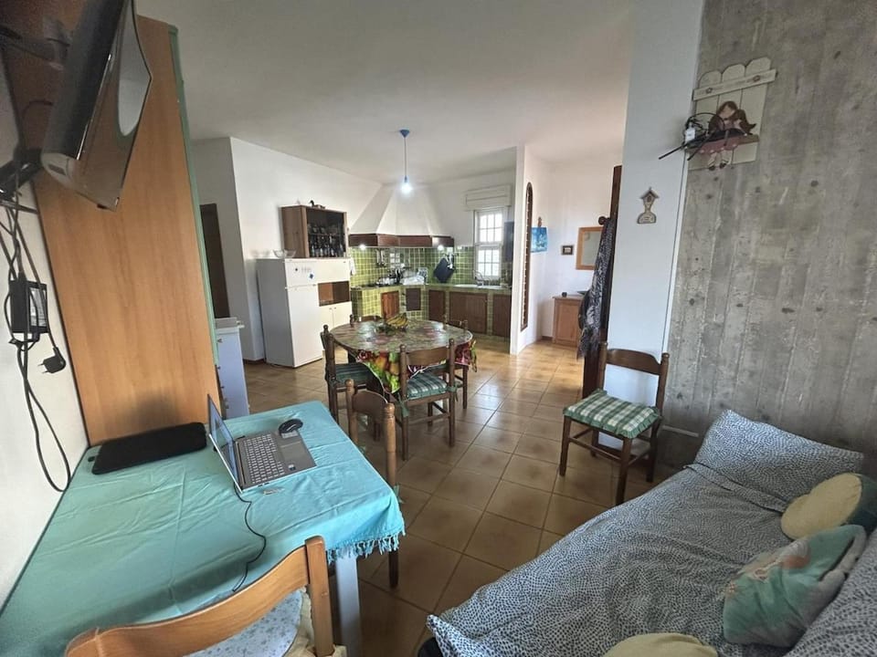 Living room, Seating area, kitchen