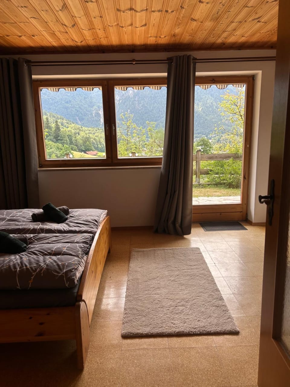 Bed, Bedroom, Mountain view