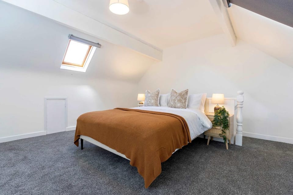 Stylish Hartlepool House Sleeps 8 Free Parking House in Hartlepool
