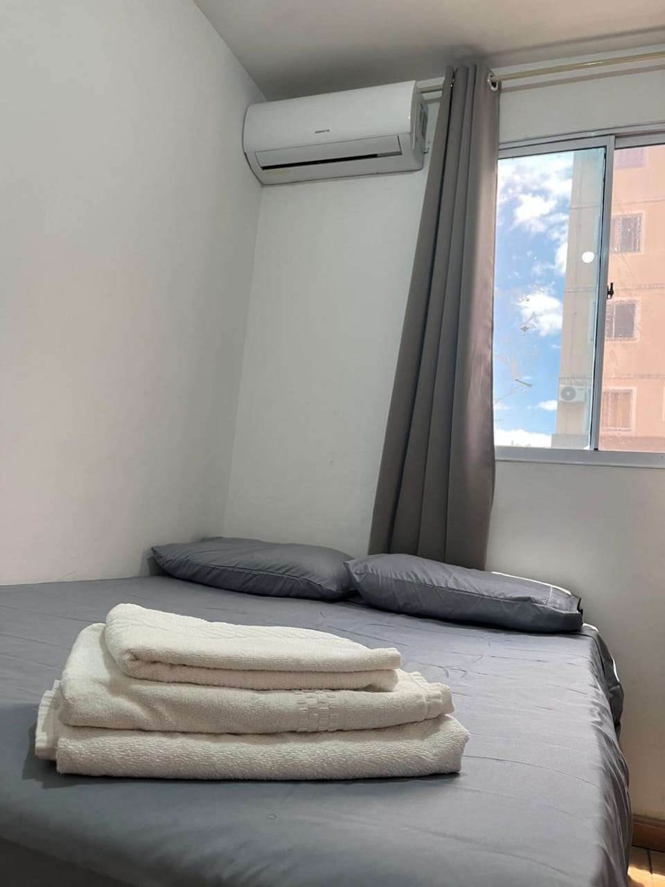 Bed, Bedroom, air conditioner