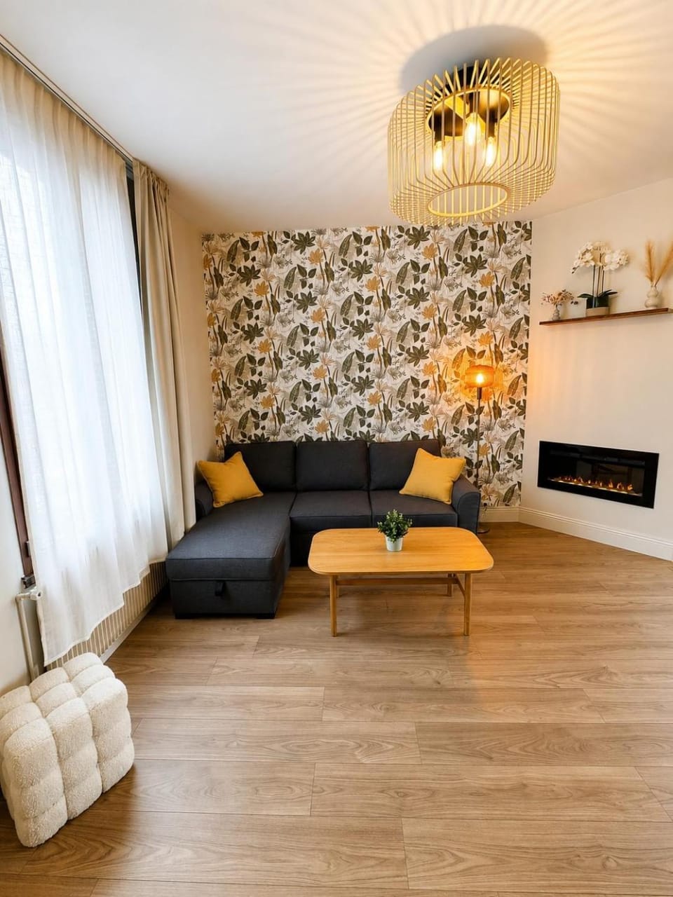 Living room, fireplace