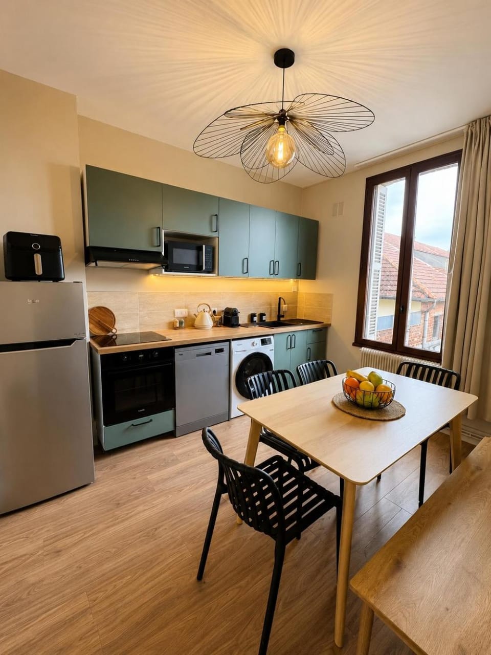 Coffee/tea facilities, Meals, dishwasher, microwave, oven, washing machine, dryer, kitchen