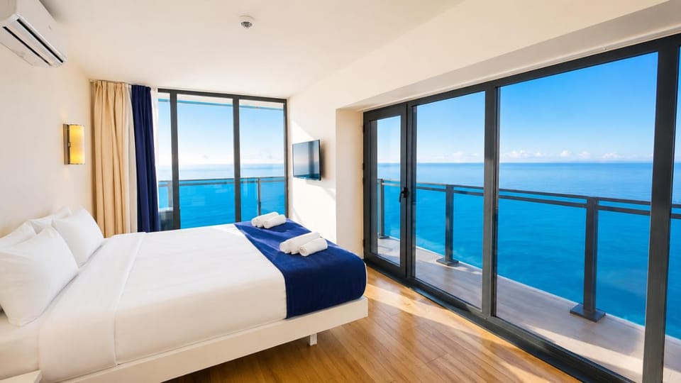 Bed, View (from property/room), Balcony/Terrace, Bedroom, Sea view, air conditioner