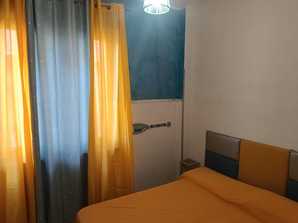 Bed, TV and multimedia, Bedroom