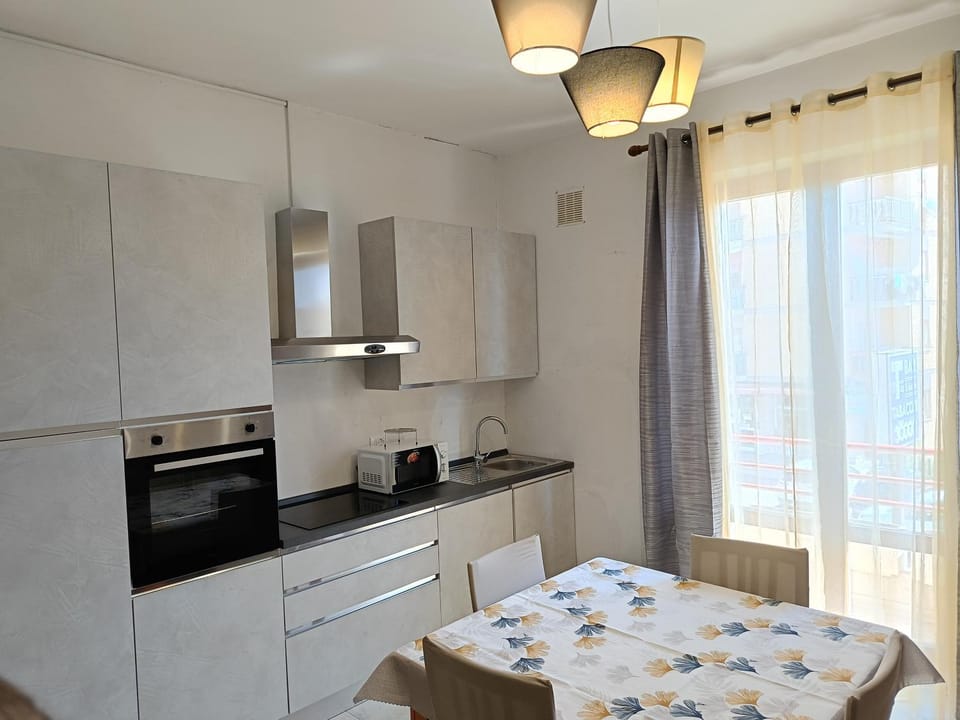 TV and multimedia, Coffee/tea facilities, Kitchen or kitchenette, Dining area, dishwasher, oven, pet friendly, stove