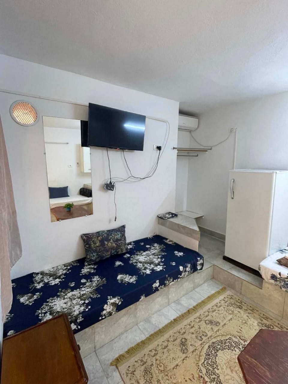 Bed, TV and multimedia, air conditioner