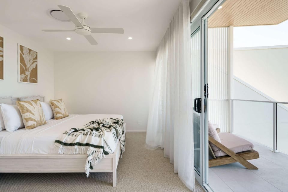 Bed, Photo of the whole room, Bedroom, air conditioner