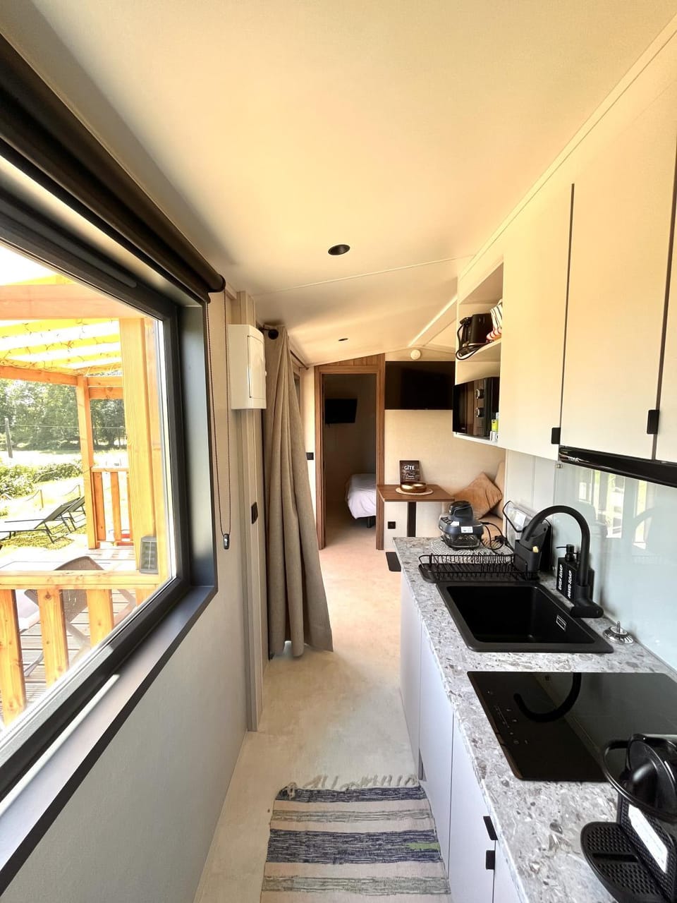 Property building, Dining area, stove, kitchen