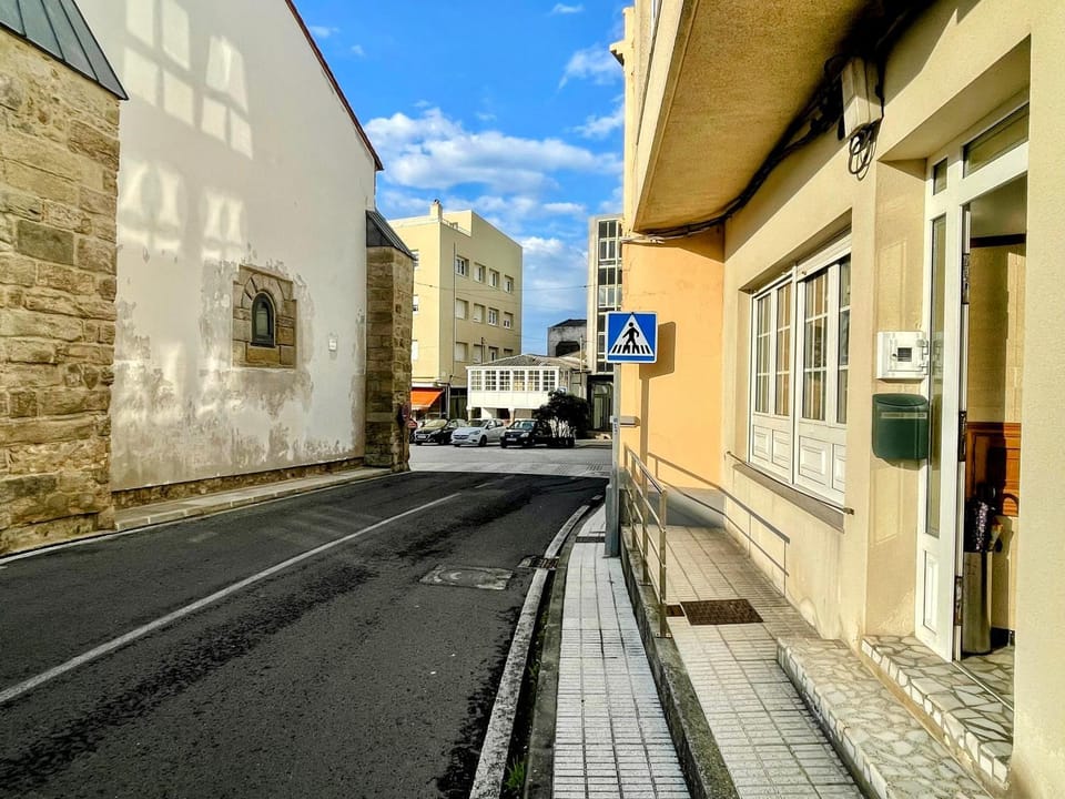 Property building, Day, Neighbourhood, Street view, Location