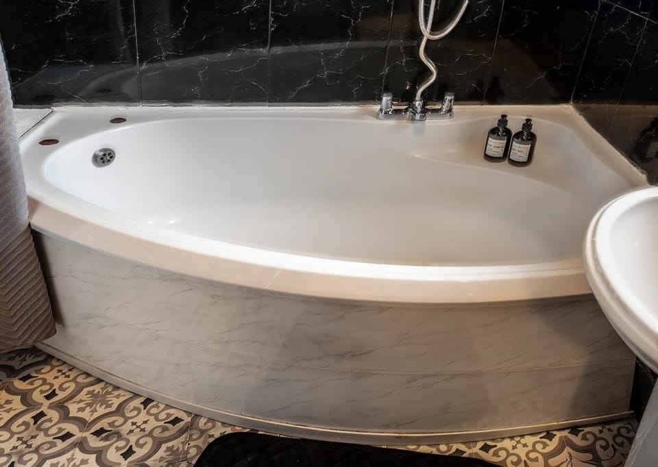 Stylish 3 bedroom Wigan House sleeps 7 House in Wigan