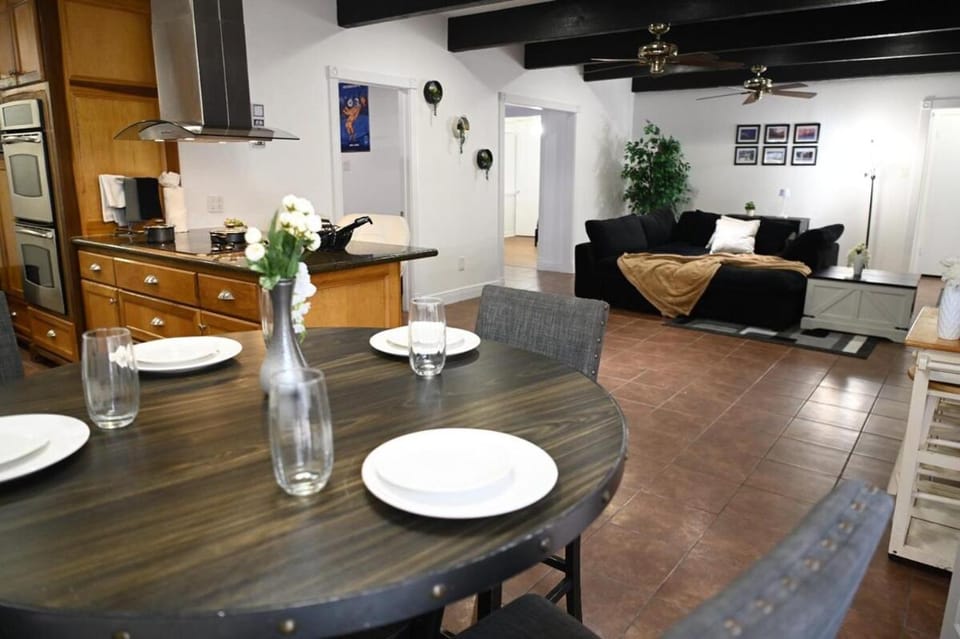 Beautiful 5-bedroom house in charming Spring House in Spring